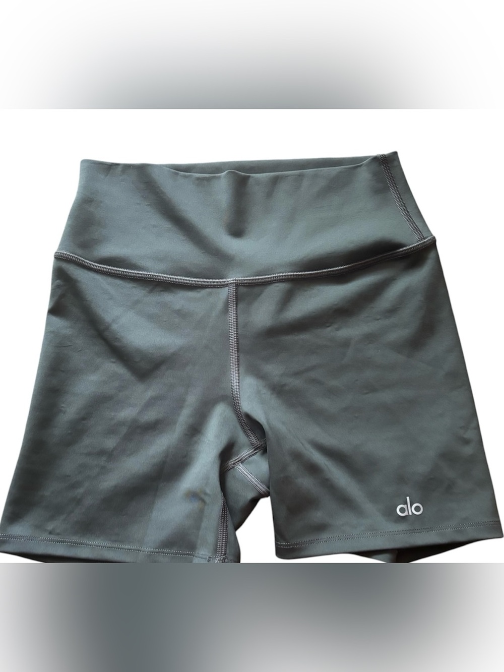 ALO YOGA High-Waist Airlift Short 5" High Compression  Shiny Olive Green size M